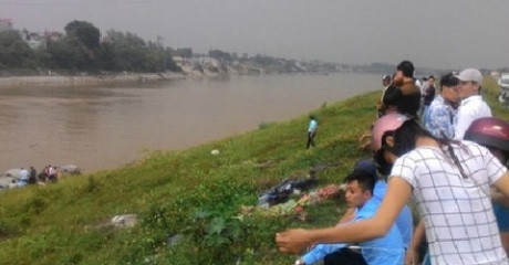 Hiện trường nơi ph&aacute;t hiện thi thể nam thanh ni&ecirc;n (Ảnh: Ng&acirc;n H&agrave;)