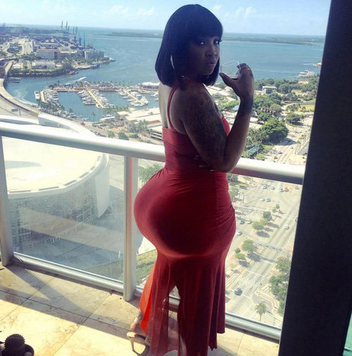 
Courtney v&agrave; v&ograve;ng ba 150cm. Ảnh: Barcroft Media
