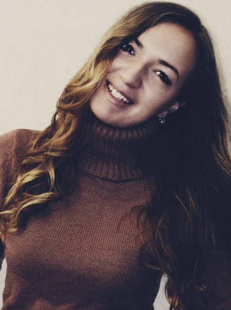 
Viktoria l&agrave; một c&ocirc; g&aacute;i trẻ, c&oacute; ngoại h&igrave;nh kh&aacute; ưa nh&igrave;n. Ảnh: Oddity Central
