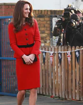 
Công nương Anh mặc bộ váy đỏ khai mạc Tuần Sức khỏe Tâm thần Trẻ em tại London sáng qua. Ảnh: AFP

