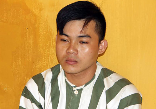 Nghi can bị bắt giữ. Ảnh: Hồng Tuyết