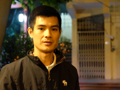 
Anh Lê Huy Gia, bố của bé trai 28 tháng tuổi bị giáo viên trường Sen Vàng bạo hành. Ảnh: Quỳnh Trang.
