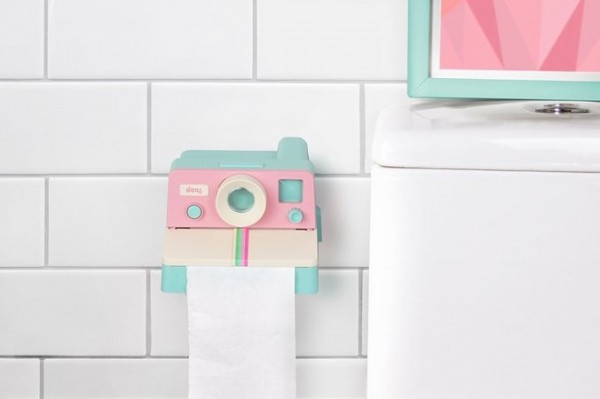 Đây là một cách trang trí khác cho hình dạng máy ảnh giữ giấy vệ sinh Palaroid, chỉ là một màu sắc khác và dễ thương hơn thôi.