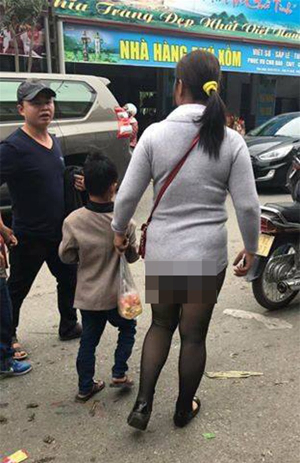 Người trần ch&uacute;ng t&ocirc;i c&ograve;n chẳng nuốt tr&ocirc;i kiểu ăn mặc phản cảm n&agrave;y, đừng n&oacute;i l&agrave; Th&aacute;nh thần! - Ảnh 3.