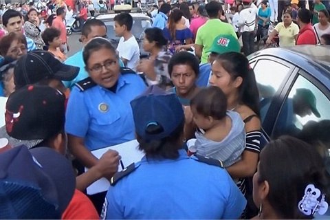 
Theo truyền th&ocirc;ng địa phương, Reyes v&agrave; ch&uacute; rể đ&atilde; qua lại với nhau ba năm v&agrave; hiện c&ocirc; đang mang bầu 6 th&aacute;ng.
