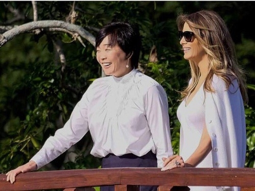 
Bà Melania lần đầu chia sẻ ảnh và cảm nghĩ khi đưa vợ thủ tướng Nhật Bản tham quan bảo tàng và vườn ở Florida. Ảnh: Twitter
