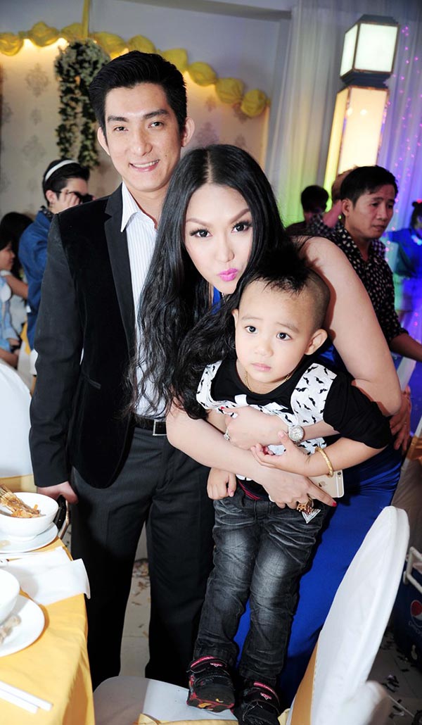 Trước khi chia tay ít ngày, những hình ảnh hạnh phúc này vẫn được vợ chồng Phi Thanh Vân thường xuyên chia sẻ