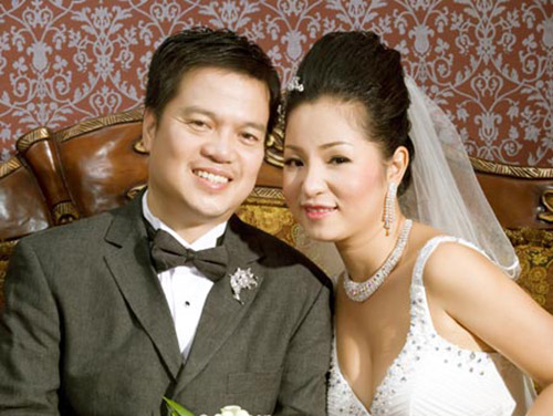 
Đám cưới của danh hài Thúy Nga đình đám nhất showbiz Việt thời điểm năm 2011. Mặc dù chính Thúy Nga thừa nhận cô đã cảm nhận được việc chia tay ngay trước khi đám cưới diễn ra
