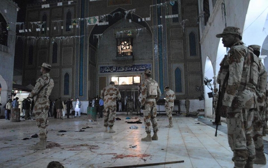 
Bên trong đền thờ xảy ra vụ đánh bom liều chết Ảnh: AP
