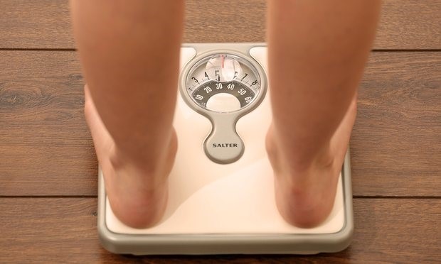 Người thừa cân có nguy cơ mắc bệnh ung thư cao. Ảnh: The Guardian.