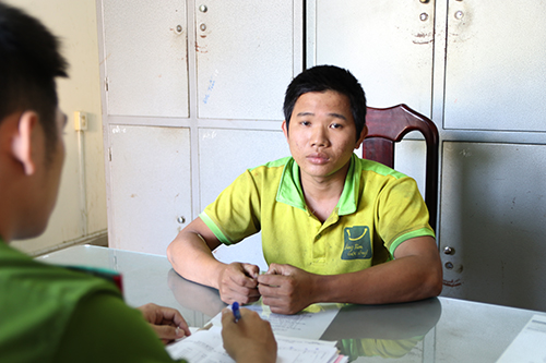 Y&ecirc;u r&acirc;u xanh cưỡng bức nữ y t&aacute; tại trung t&acirc;m y tế. Ảnh: C.S