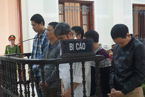 C&aacute;c bị c&aacute;o nghe HĐXX tuy&ecirc;n &aacute;n.