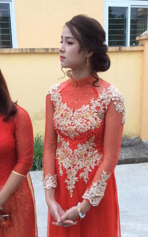 
H&igrave;nh ảnh c&ocirc; d&acirc;u xinh đẹp, dịu d&agrave;ng xứ Thanh g&acirc;y b&atilde;o cộng đồng mạng
