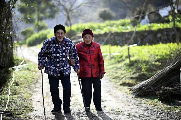 Ông Xiang (99 tuổi) và bà Wu (100 tuổi) chưa bao giờ đi đâu xa nhau trong vòng 24 giờ.