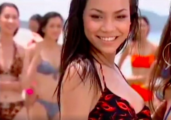 
Hồ Ngọc Hà làm người mẫu bikini cách đây 15 năm.
