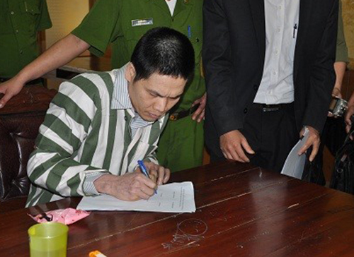 Nguyễn Thanh Thùy ký giấy thi hành án tử vào năm 2016.