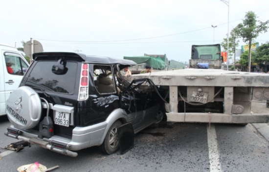 
Hiện trường vụ tai nạn thảm khốc ở Thanh Hóa
