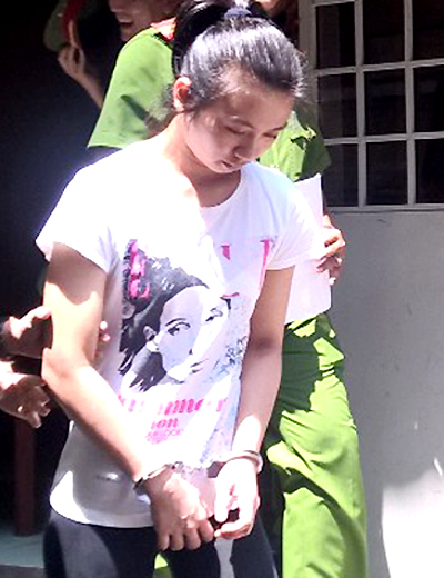 
C&ocirc; g&aacute;i ngoại quốc sau khi bị tuy&ecirc;n tử h&igrave;nh. Ảnh: H. D. 
