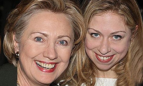 
Hillary Clinton và con gái Chelsea.
