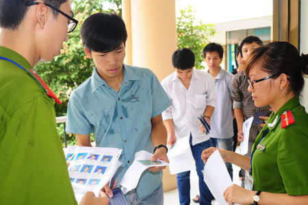 
Thi hộ sẽ bị buộc th&ocirc;i học c&oacute; hiệu lực từ 26/4
