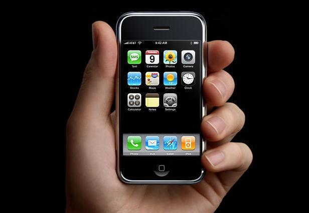 
Vài năm đầu tiên, con số 9:42 luôn gắn liền với những hình ảnh quảng bá iPhone.
