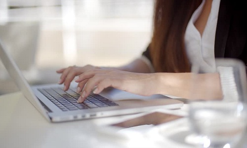 
Viết email l&agrave; kỹ năng quan trọng trong c&ocirc;ng việc. Ảnh: Shutterstock
