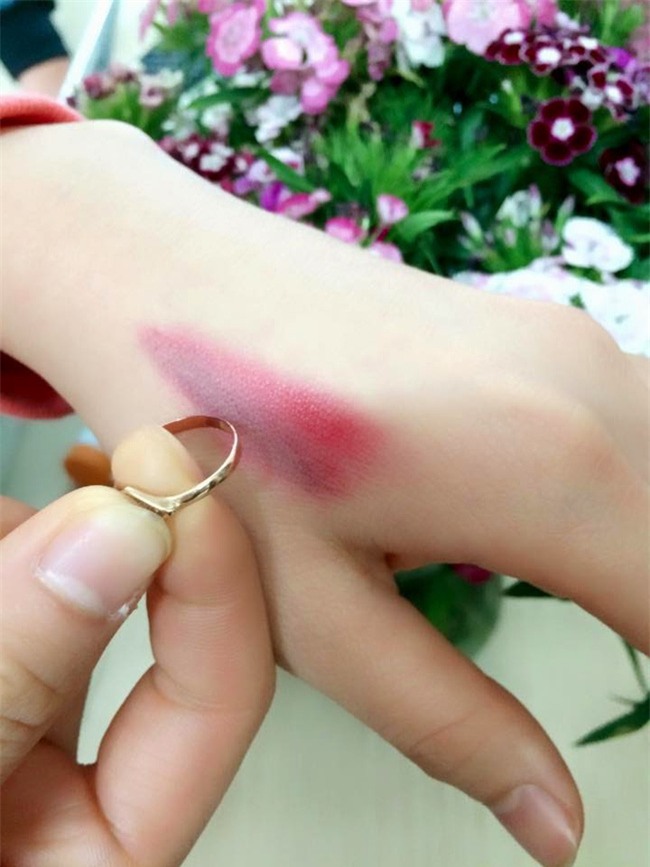 Thực hư những cách thử chì trong son môi mà các chị em đang truyền tai nhau - Ảnh 3.