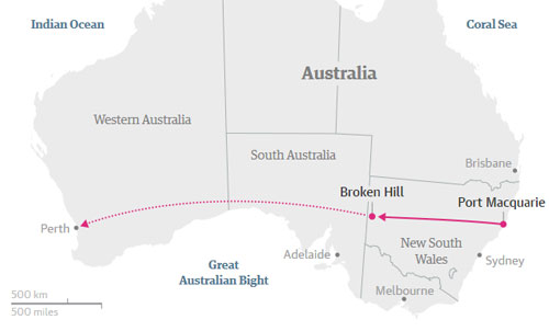 
Hành trình từ bờ đông sang bờ tây Australia kéo dài hơn 4.000 km bao gồm đoạn đường xuyên qua đồng bằng Nullarbor có khí hậu khô cằn. Infographic: Guardian.

