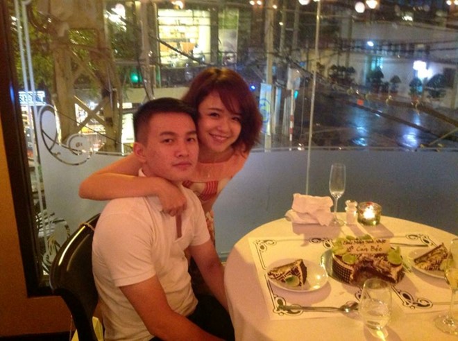 Năm 2014, cô vẫn đang hạnh phúc với mối tình đầu. Cô chia sẻ bạn trai mình cũng bất ngờ trước nhan sắc thay đổi của cô.