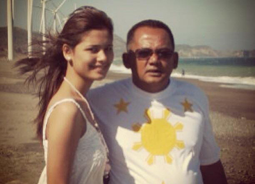 
Hillarie Danielle Parungao v&agrave; bố. Ảnh: Facebook
