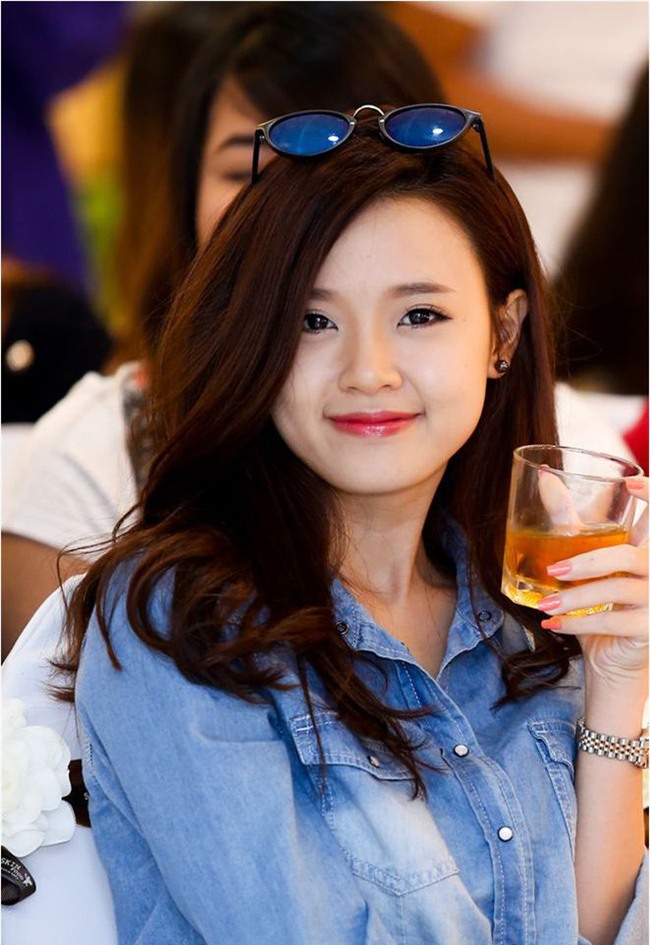 Là một trong những hotgirl đời đầu được công chúng mến mộ vô cùng yêu quý, Midu nổi bật với nhan sắc nhẹ nhàng, đáng yêu với khuôn mặt tròn bầu bĩnh đầu đặn cùng đôi mắt to tròn sáng long lanh. Đã nhiều năm tham gia showbiz, tuy không hoạt động nhiều như các hotgirl khác nhưng Midu vẫn là nhân vật thu hút sự chú ý của công chúng và truyền thông mỗi lần xuất hiện.