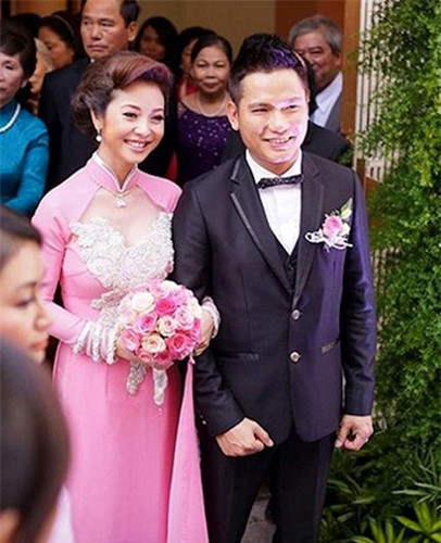 Năm 2012, Jennifer tái hôn với một đại gia Hà Thành.