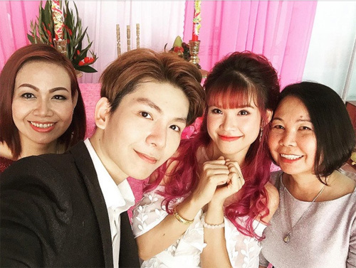 
Khởi My và Kelvin Khánh bất ngờ kết hôn khiến cộng đồng mạng dậy sóng.
