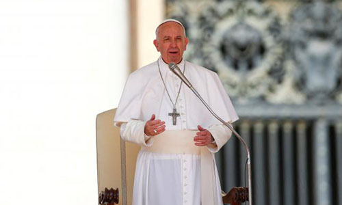 
Gi&aacute;o ho&agrave;ng Francis chỉ tr&iacute;ch việc gọi t&ecirc;n vũ kh&iacute; giết người l&agrave; Mẹ của mọi loại bom. Ảnh: Reuters
