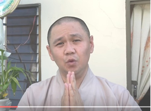 Minh Béo đăng clip xin lỗi khán giả. Ảnh: chụp từ màn hình.