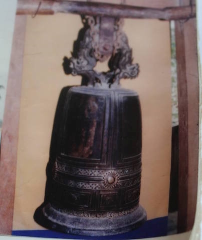 Chuông cổ 150 tuổi bị mất trộm. Ảnh Minh Anh.