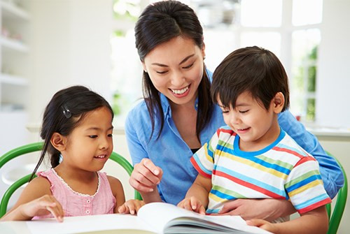 
Các gia đình thường có điểm chung là dạy trẻ sâu vào một số môn, lĩnh vực mà chúng quan tâm, với lịch học tương đối tự do.
