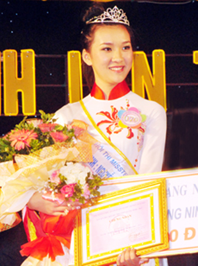 
Quỳnh Nga, sinh năm 1995 - Miss Teen Quảng Ninh 2012 - là một trong 2 nữ sinh Quảng Ninh được chọn vào Top 20 thí sinh xuất sắc nhất tham dự Vòng chung kết Miss Teen 2012.
