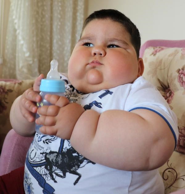
Mới 18 tháng tuổi nhưng Yagiz Bekte nặng 32 kg. Ảnh Sondakika
