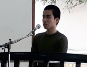 Hiếu thừa nhận hành vi Cướp tài sản trước tòa. Ảnh: S.T.
