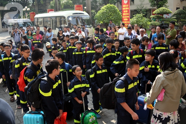 Ngày 28/5 tại khuôn viên trường ĐH Phòng cháy chữa cháy Hà Nội đã diễn ra lễ xuất quân Trại hè lính cứu hỏa. Đợt xuất quân lần này có 87 học viên có độ tuổi từ 7-15 tuổi bao gồm cả nam lẫn nữ.