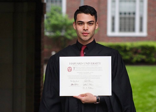 
Shannon Satonori Lytle nhận bằng Harvard ngày 25/5.
