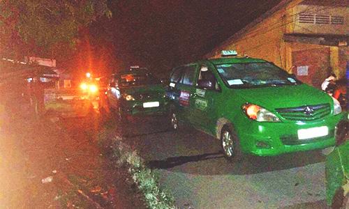 
Gần chục tài xế lái taxi truy đuổi kẻ cướp trong đêm - Ảnh: T.M/ Vnexpress
