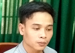 
Kẻ cướp tại cơ quan c&ocirc;ng an. Ảnh: Danh Toại.
