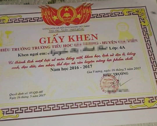 
Tờ giấy khen đang g&acirc;y tranh c&atilde;i, b&agrave;n luận.
