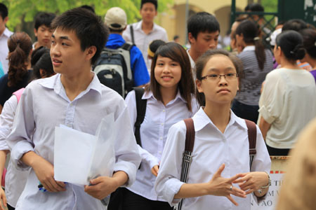 
Ng&agrave;y mai 9/6, hơn 76.000 học sinh H&agrave; Nội tham gia kỳ thi v&agrave;o lớp 10.
