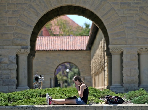 
Sinh viên Stanford phải thực hiện chương trình ba cuốn sách trước khi nhập học. Ảnh: Getty Images
