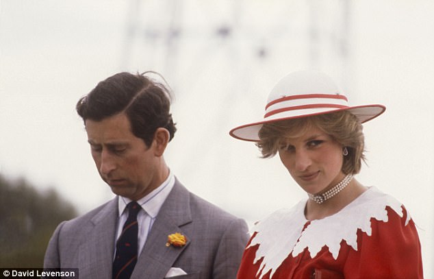 
Công nương Diana - Thái tử Charles, cặp vợ chồng hoàng gia nổi tiếng nhất mọi thời đại.
