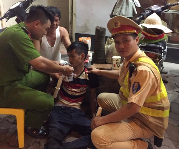 Anh Phạm Văn Nam bị lừa bán sang Trung Quốc làm lao động khổ sai tìm cách trốn về nước được các đồng chí CSGT giúp đỡ.