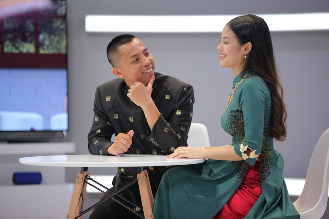 Ch&iacute; Anh v&agrave; vợ chia sẻ về chuyện t&igrave;nh y&ecirc;u v&agrave; cuộc sống h&ocirc;n nh&acirc;n tr&ecirc;n truyền h&igrave;nh.